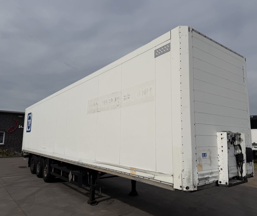 Schmitz Cargobull SKO24 / Koffer / Rolltor